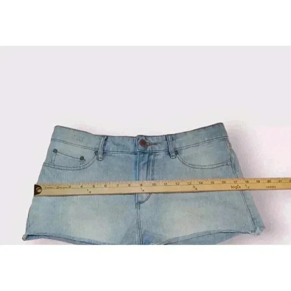 Roxy Women's Size 28 Blue Cut Off Light Wash Denim Shorts Cotton Jeans - Picture 4 of 10
